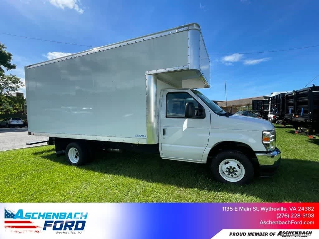 2024 Ford E-450 Cutaway 