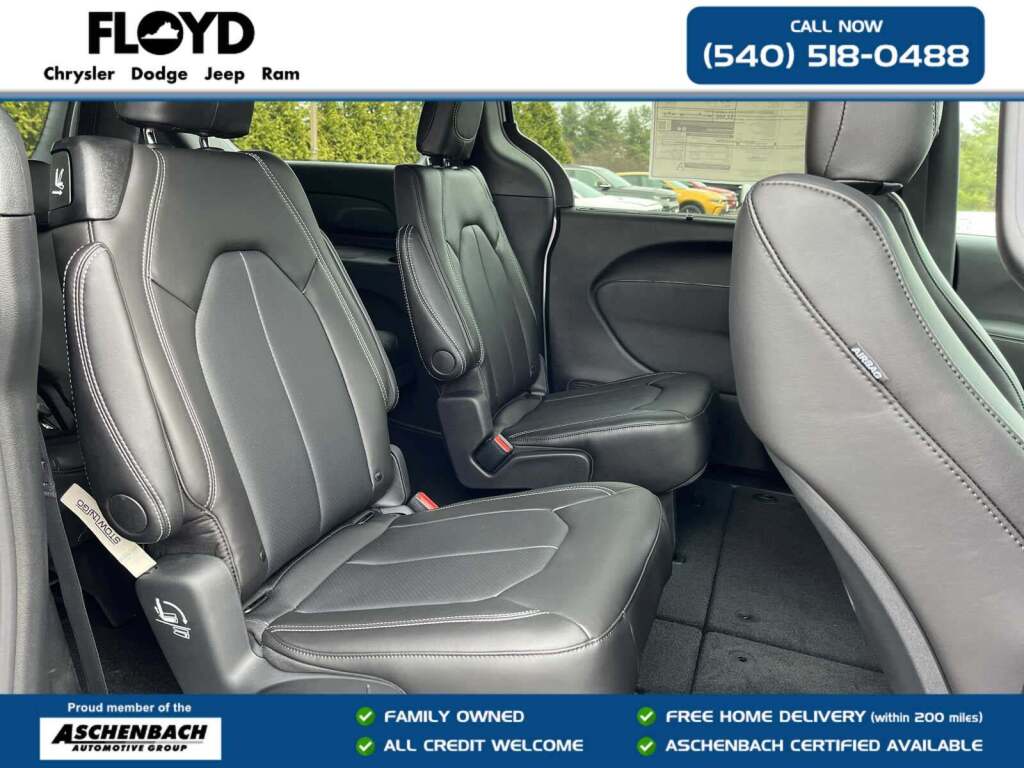 2026 Chrysler Pacifica Select AWD