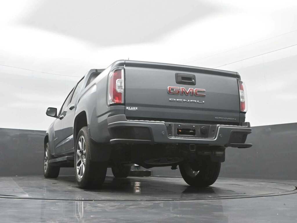 2022 GMC Canyon 4WD Crew Cab Short Box Denali