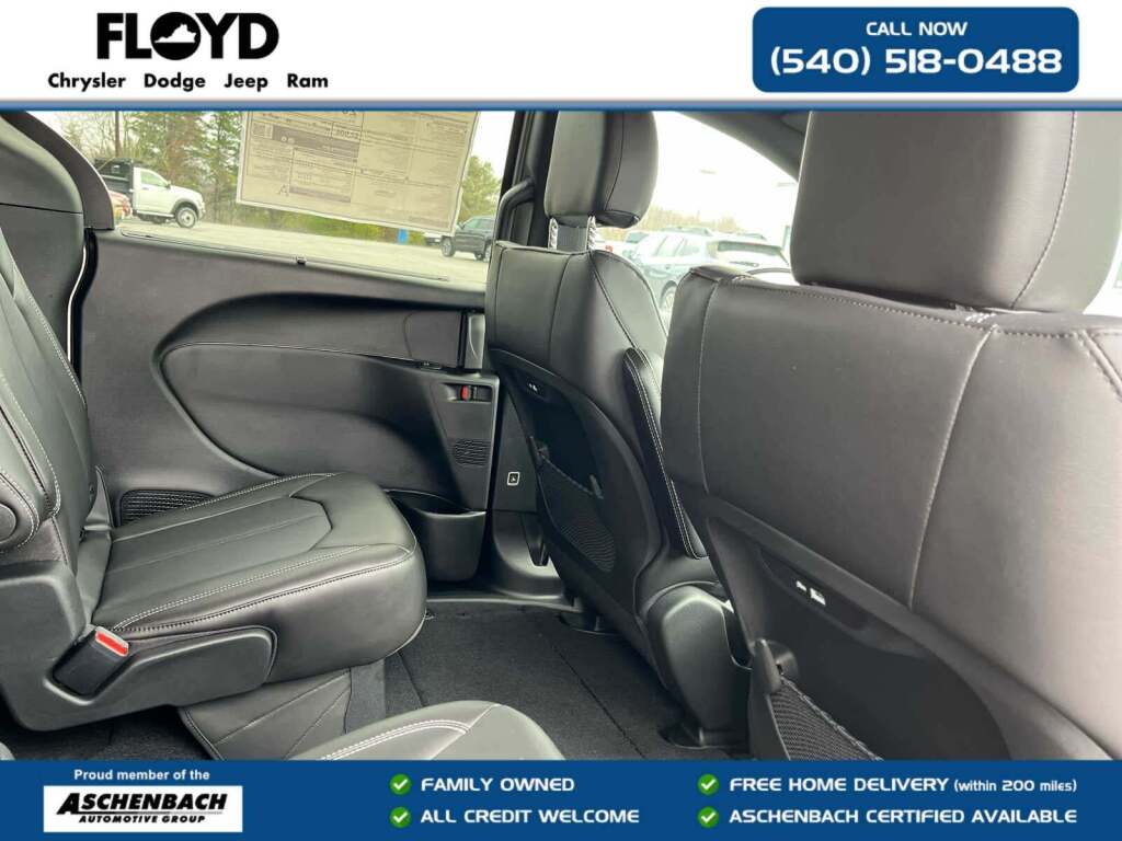 2026 Chrysler Pacifica Select AWD