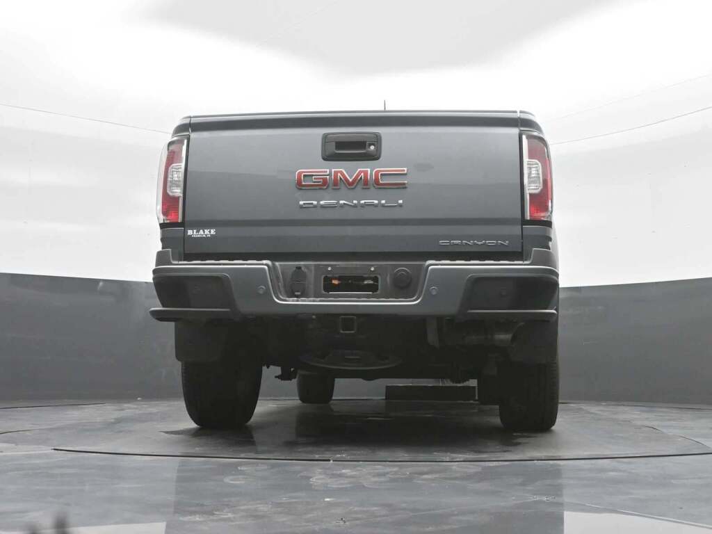 2022 GMC Canyon 4WD Crew Cab Short Box Denali