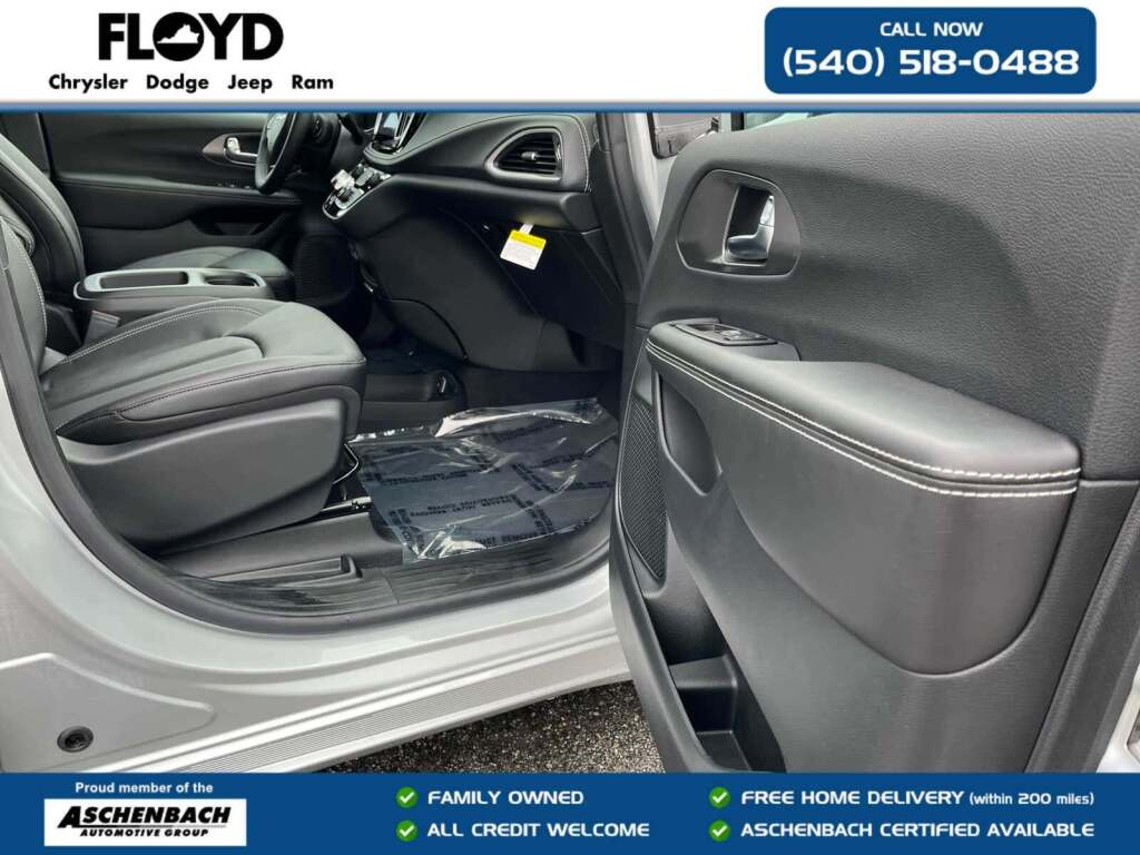 2026 Chrysler Pacifica Select AWD