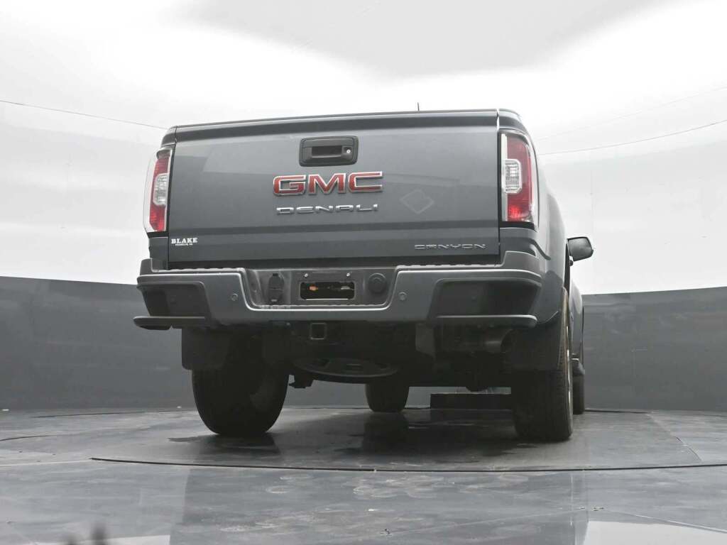 2022 GMC Canyon 4WD Crew Cab Short Box Denali