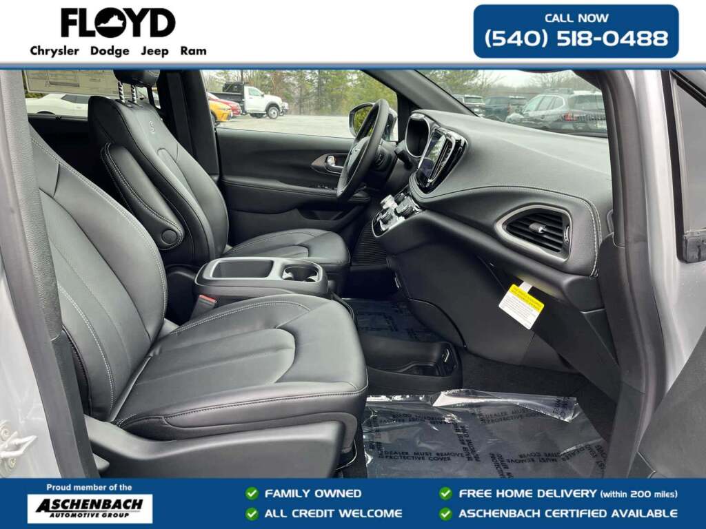 2026 Chrysler Pacifica Select AWD