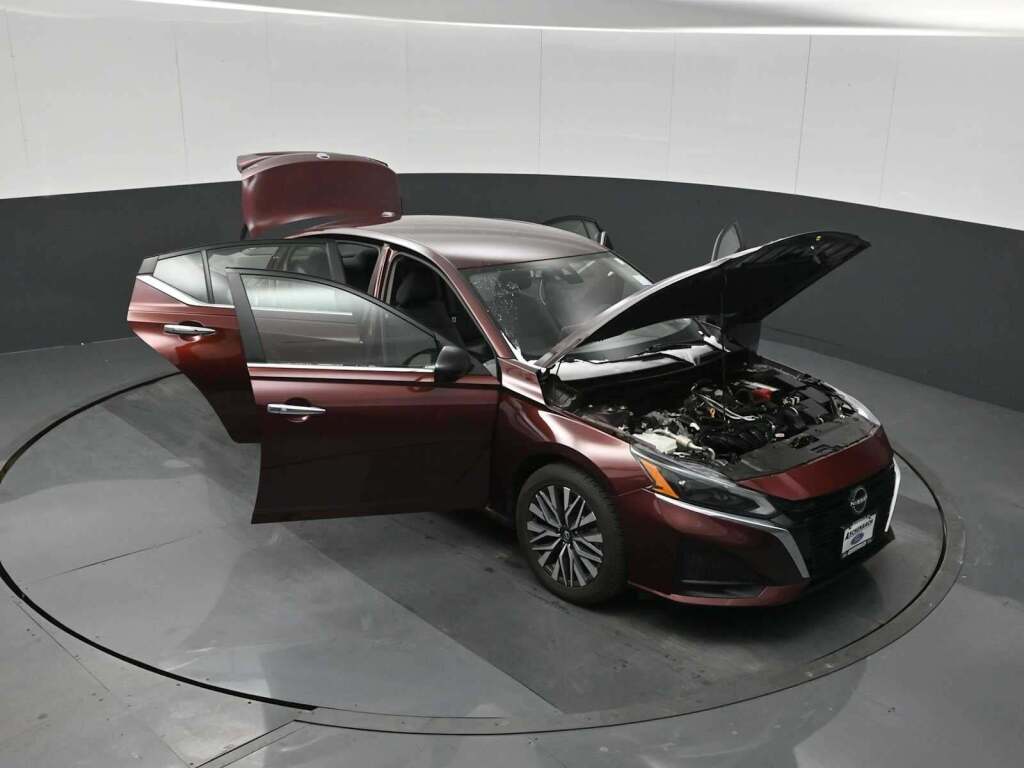 2024 Nissan Altima SV FWD