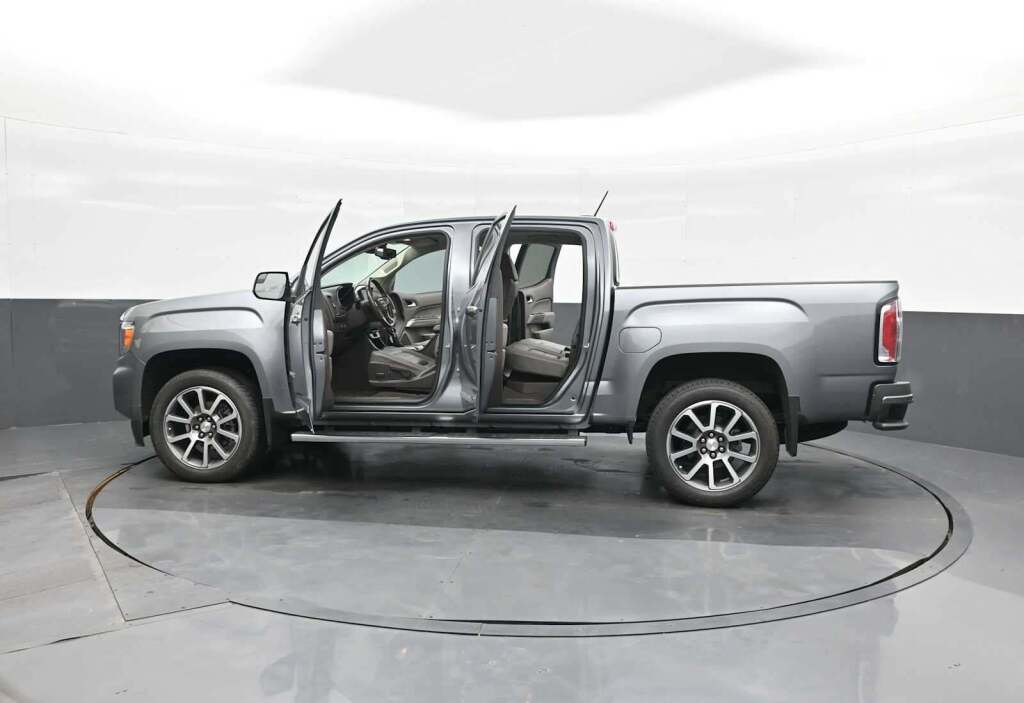 2022 GMC Canyon 4WD Crew Cab Short Box Denali