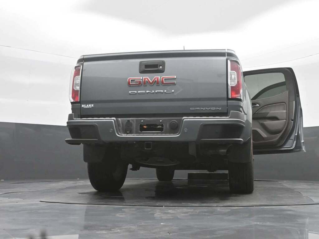 2022 GMC Canyon 4WD Crew Cab Short Box Denali