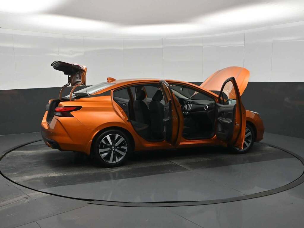 2021 Nissan Versa SR Xtronic CVT