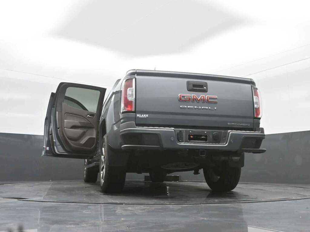 2022 GMC Canyon 4WD Crew Cab Short Box Denali