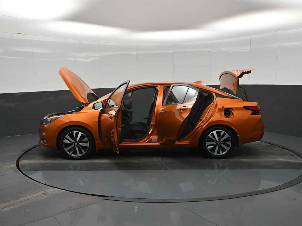 2021 Nissan Versa SR Xtronic CVT