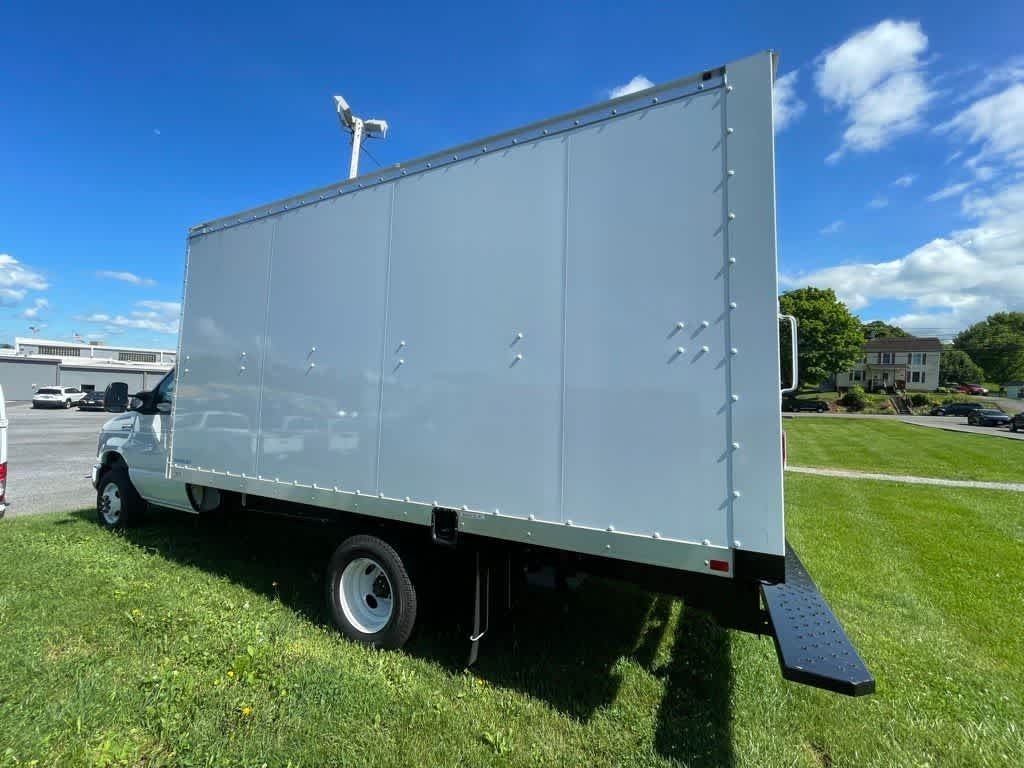 2024 Ford E-450 Cutaway 