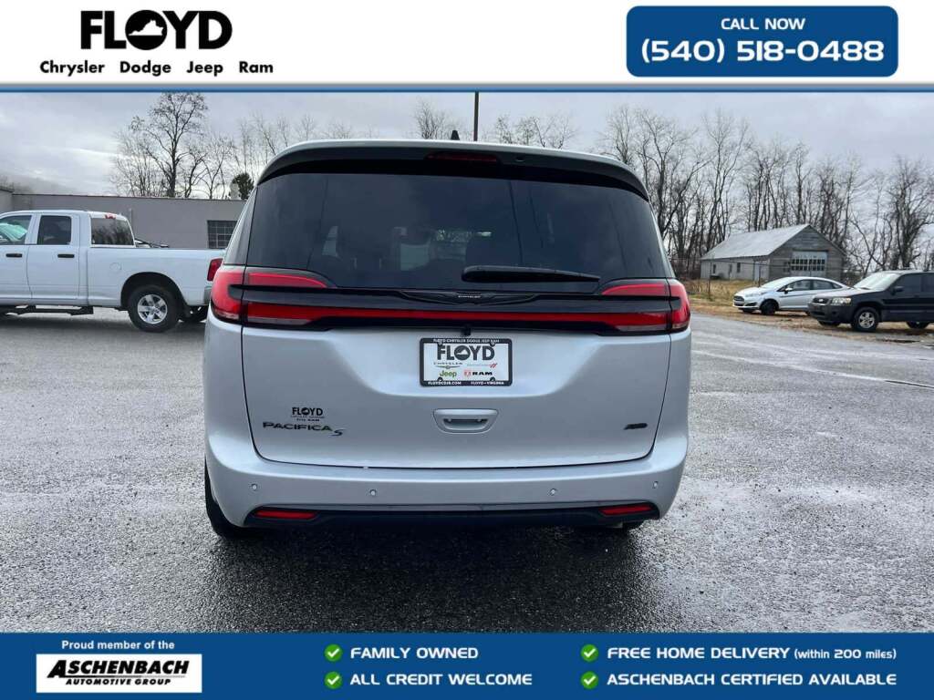 2026 Chrysler Pacifica Select AWD