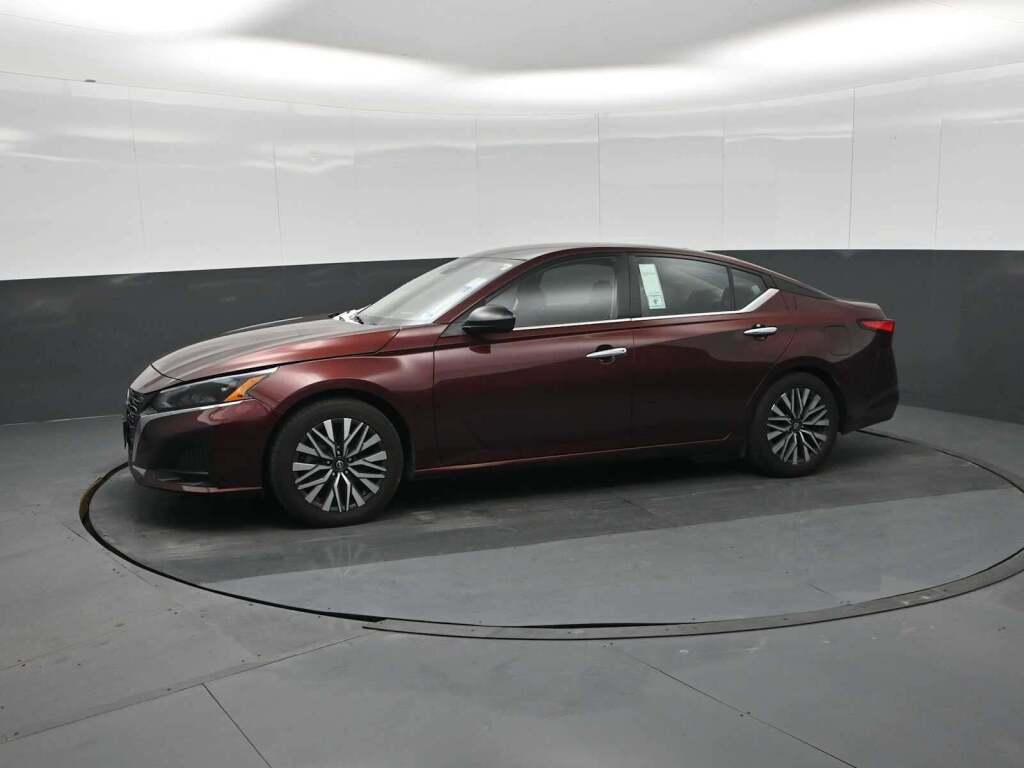 2024 Nissan Altima SV FWD
