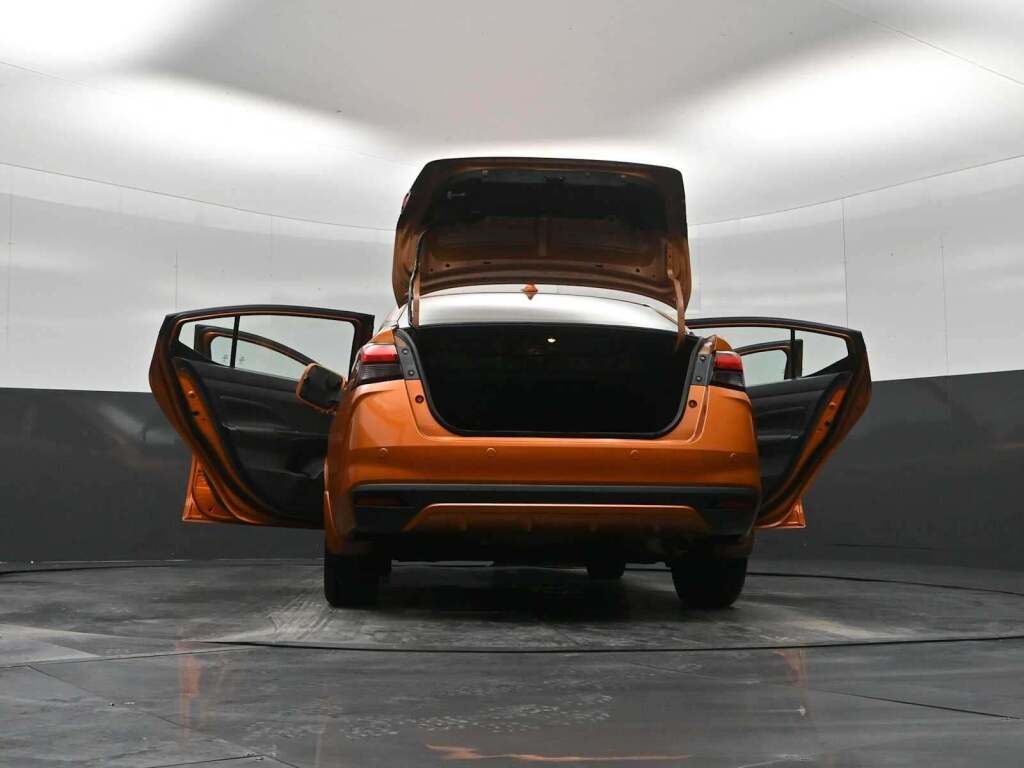 2021 Nissan Versa SR Xtronic CVT