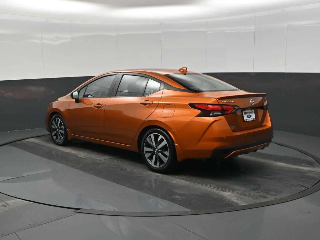 2021 Nissan Versa SR Xtronic CVT