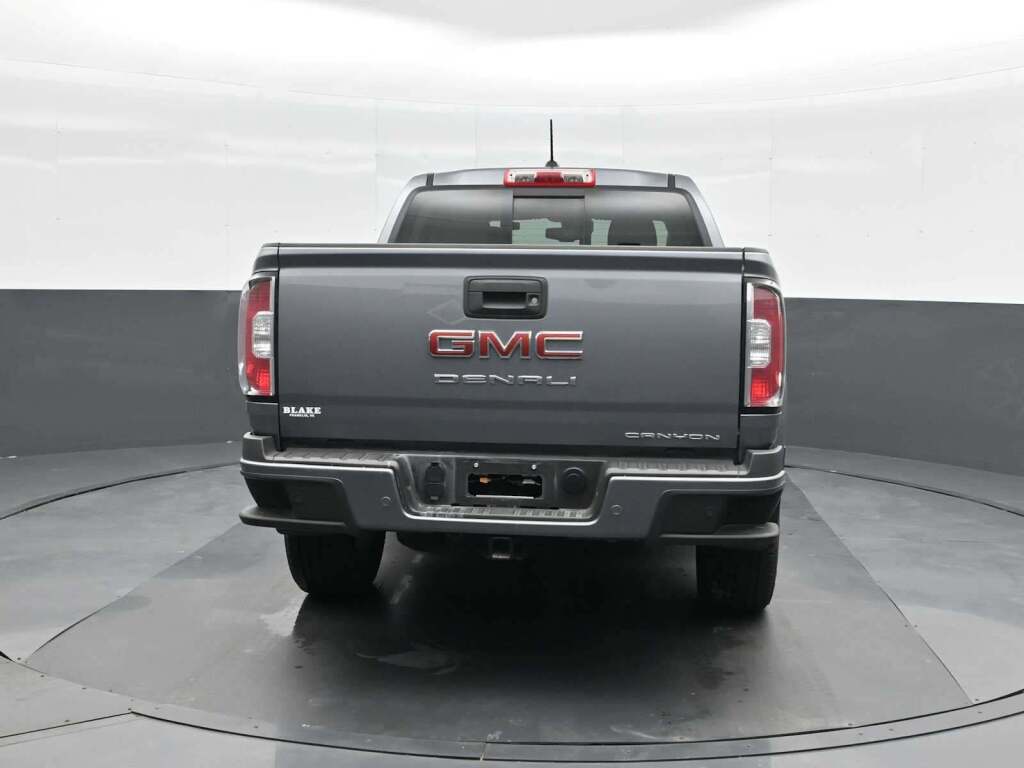 2022 GMC Canyon 4WD Crew Cab Short Box Denali