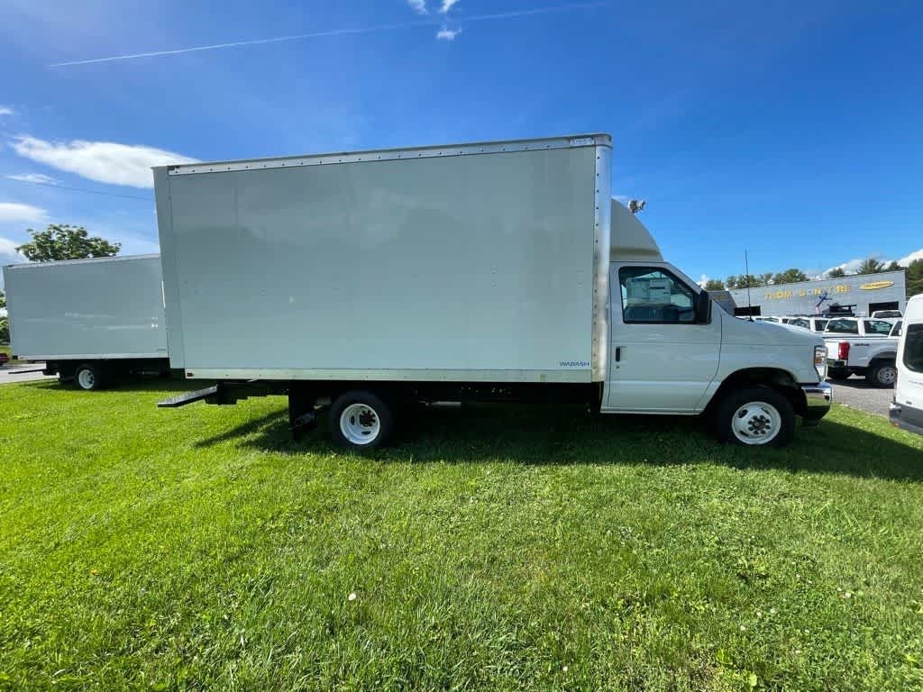 2024 Ford E-450 Cutaway 