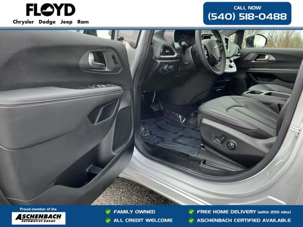 2026 Chrysler Pacifica Select AWD