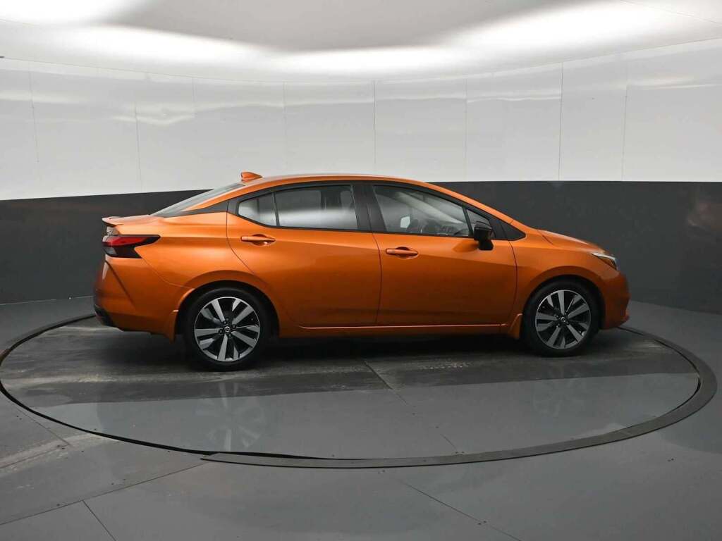 2021 Nissan Versa SR Xtronic CVT