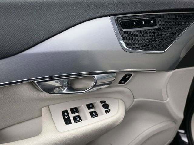 2018 Volvo XC90 T6 Momentum