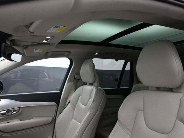 2018 Volvo XC90 T6 Momentum