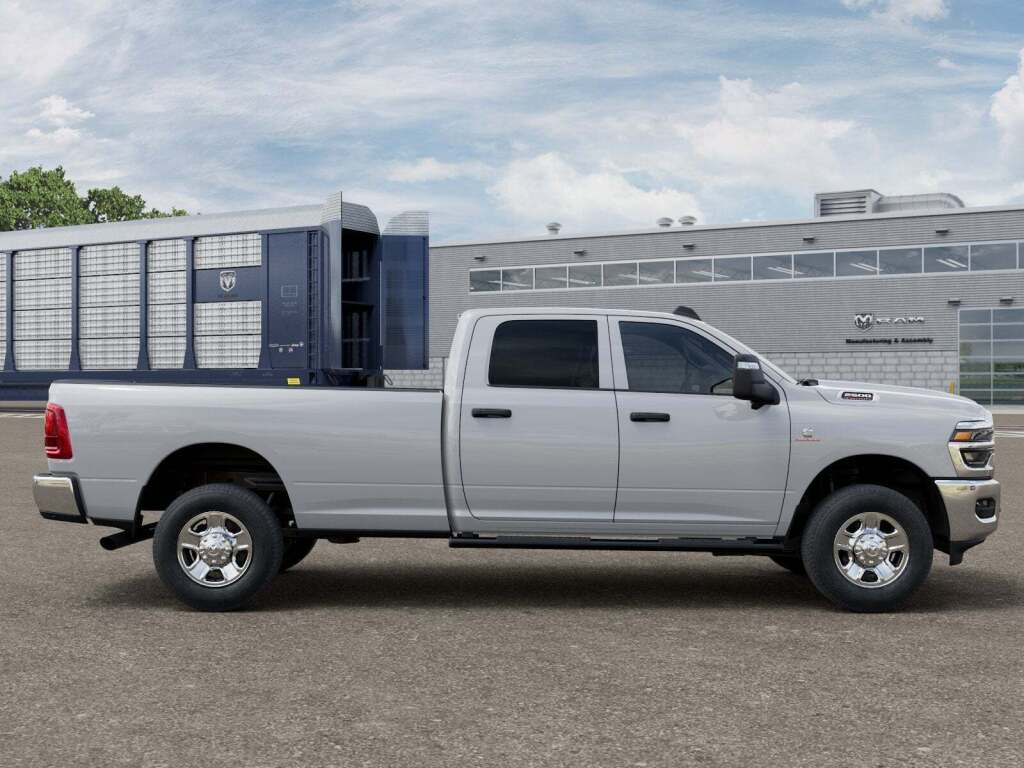 2026 Ram 2500 Tradesman Crew Cab 4x4 8' Box