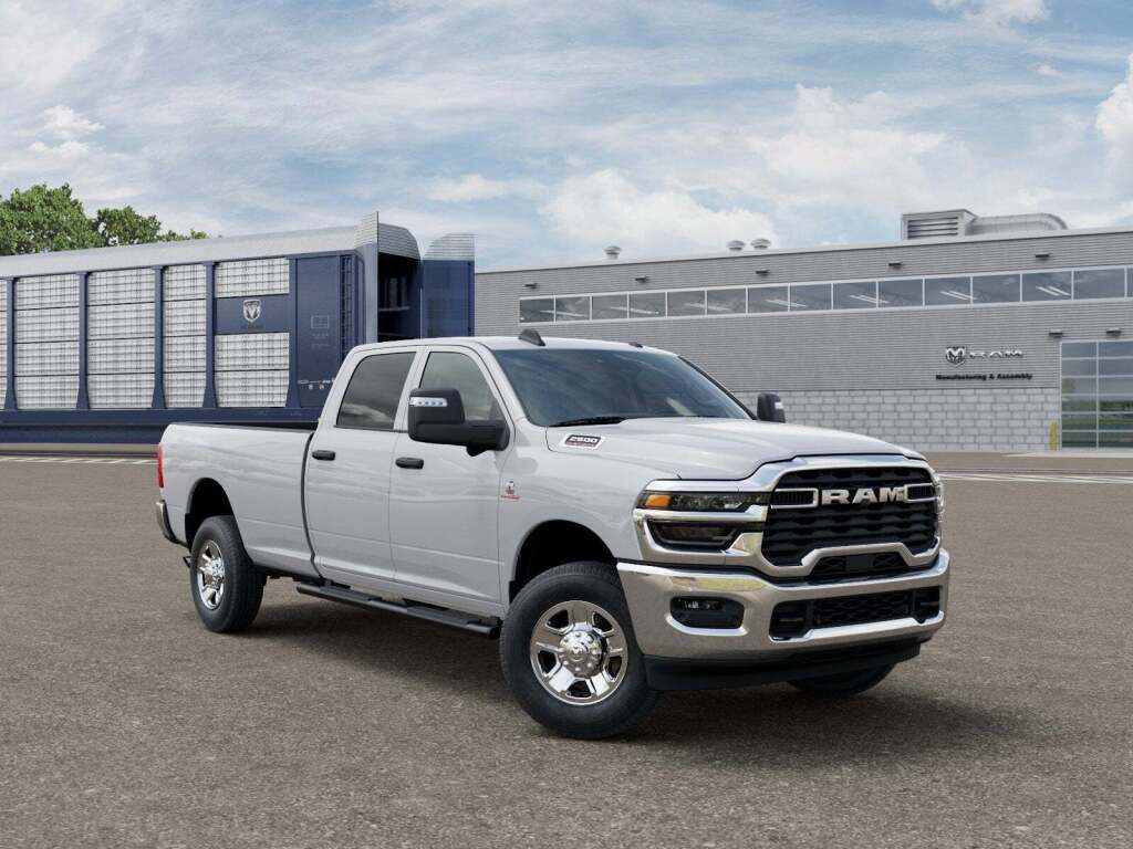2026 Ram 2500 Tradesman Crew Cab 4x4 8' Box