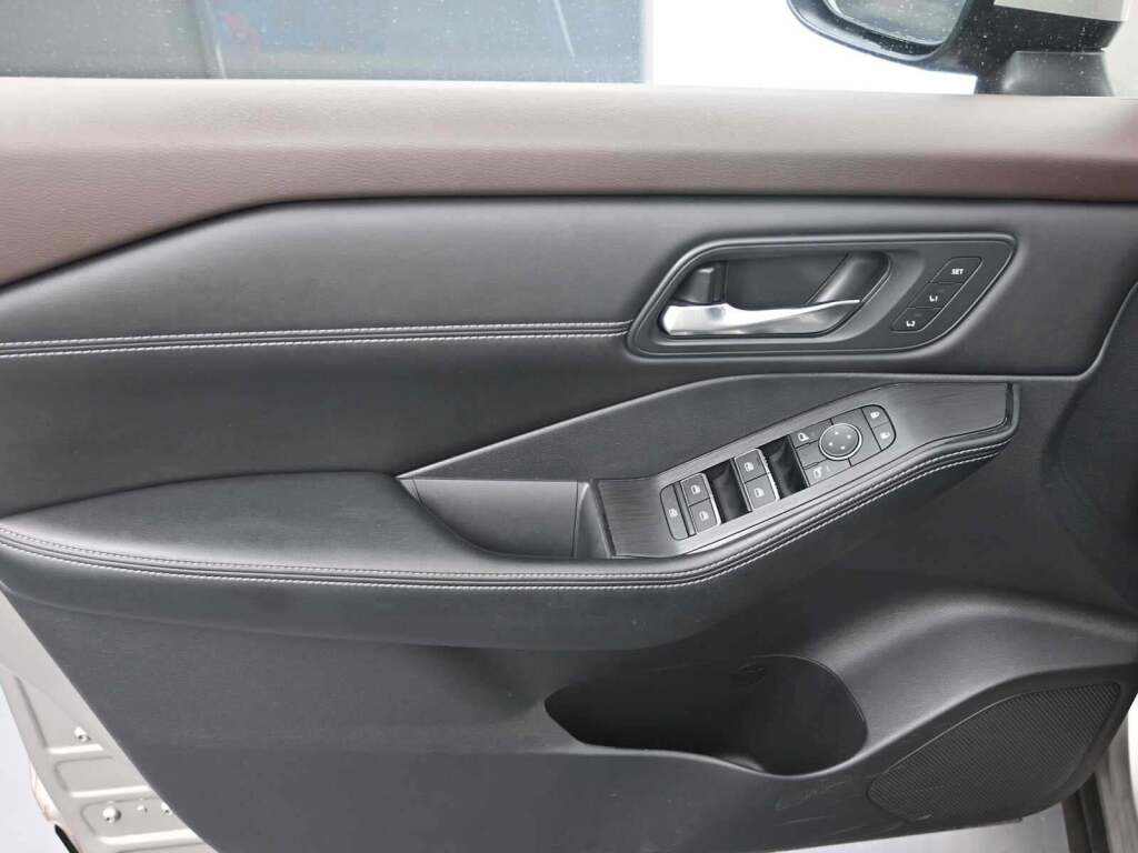 2023 Nissan Rogue SL FWD