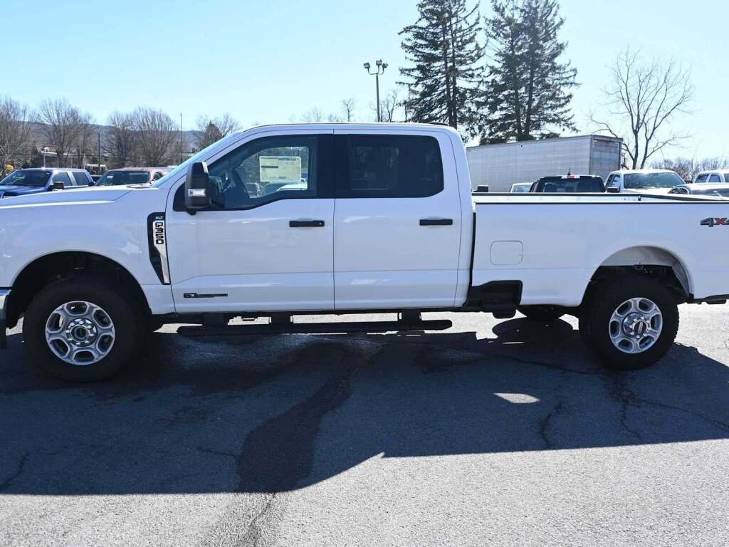 2026 Ford F-350 Super Duty XLT