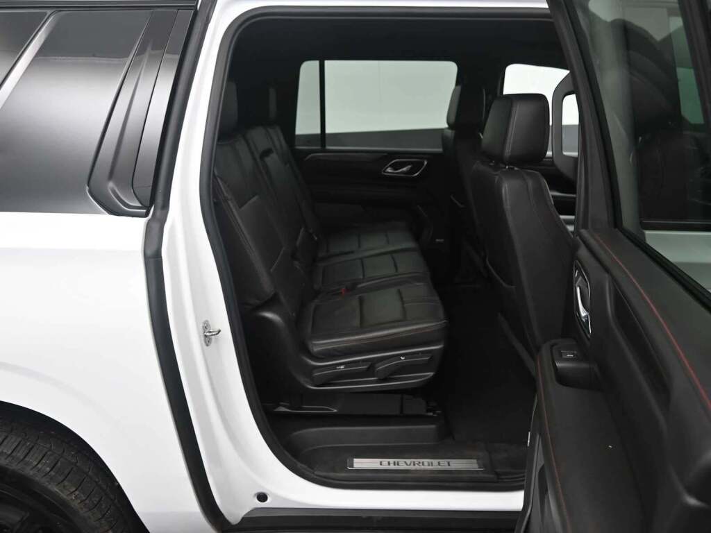 2023 Chevrolet Suburban 4WD RST