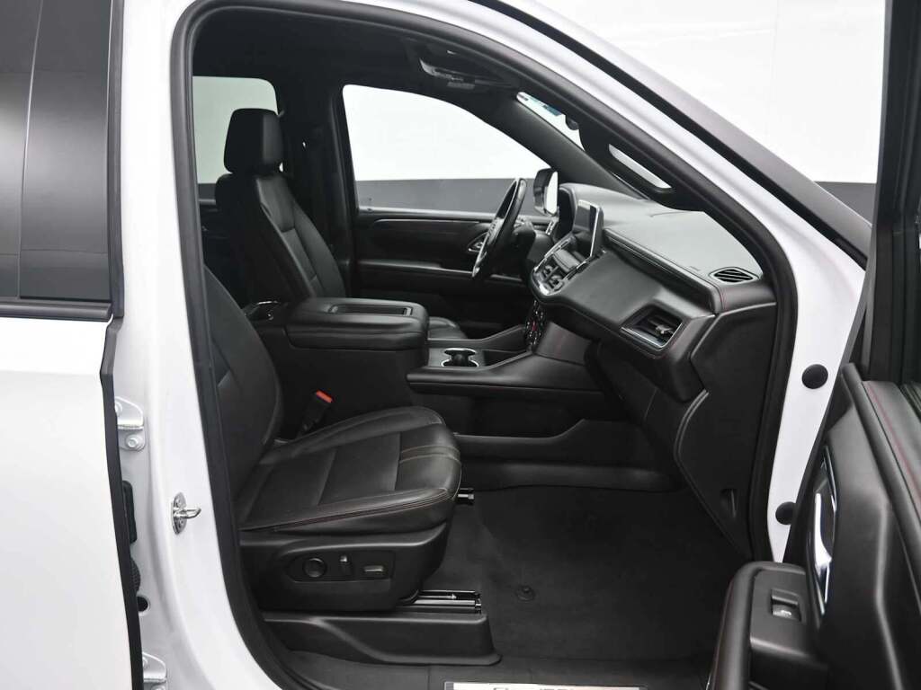 2023 Chevrolet Suburban 4WD RST