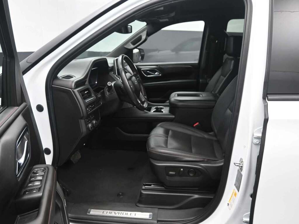 2023 Chevrolet Suburban 4WD RST