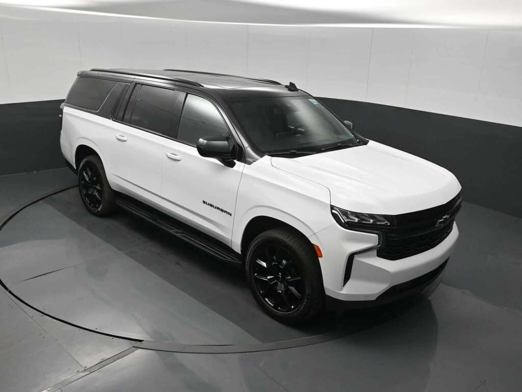 2023 Chevrolet Suburban 4WD RST