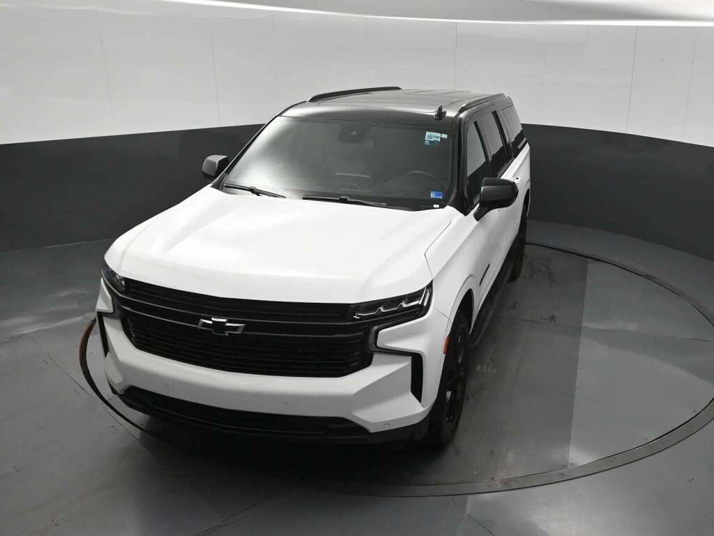 2023 Chevrolet Suburban 4WD RST