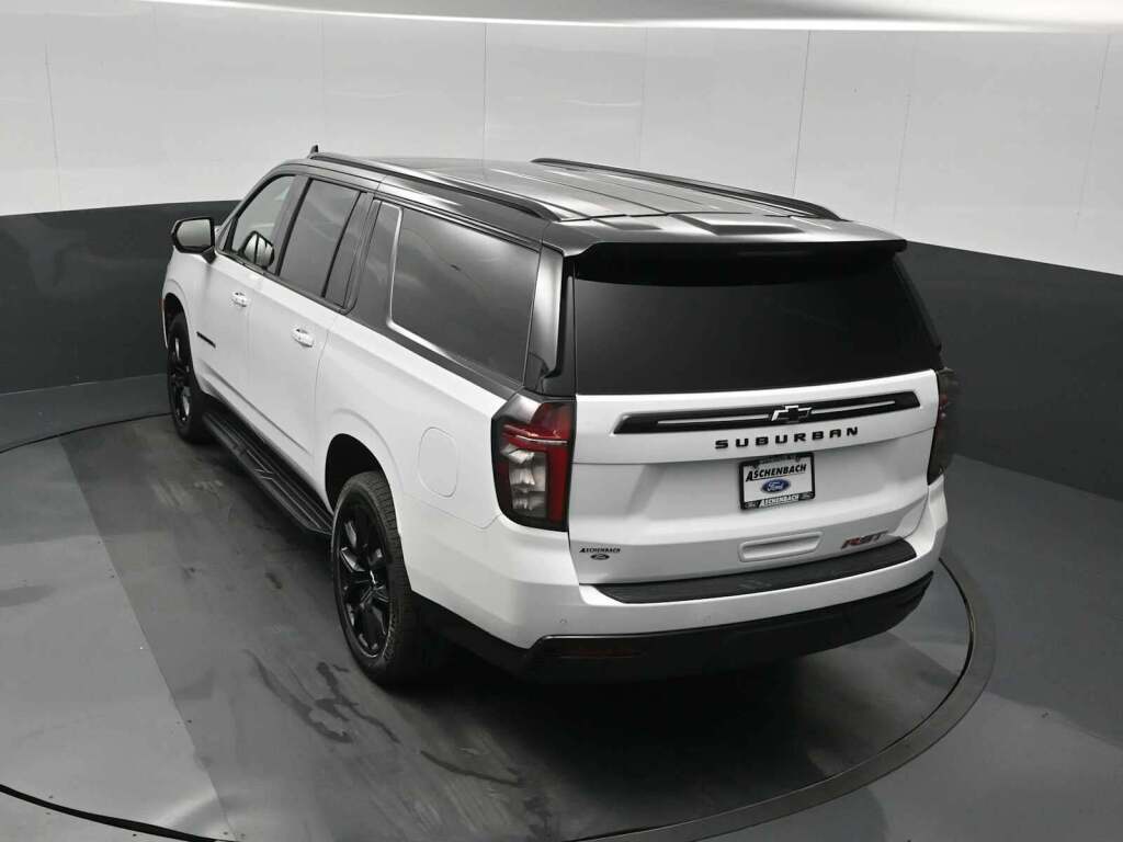 2023 Chevrolet Suburban 4WD RST