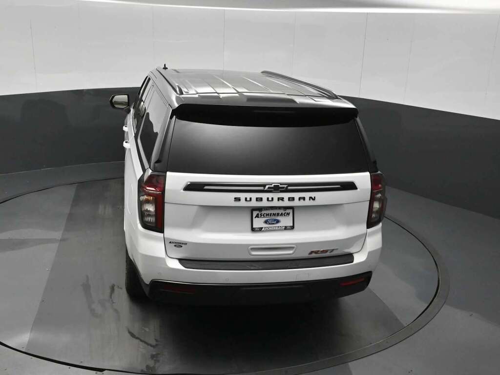 2023 Chevrolet Suburban 4WD RST