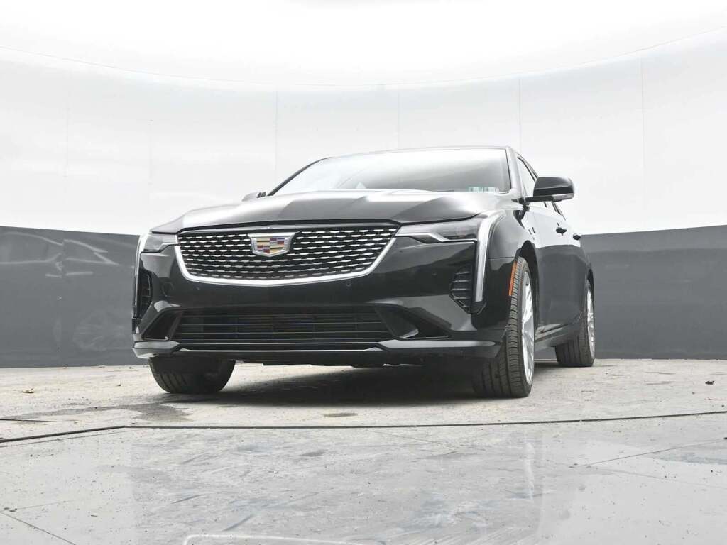 2023 Cadillac CT4 Premium Luxury