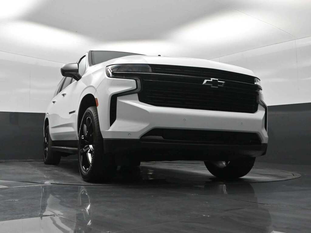 2023 Chevrolet Suburban 4WD RST