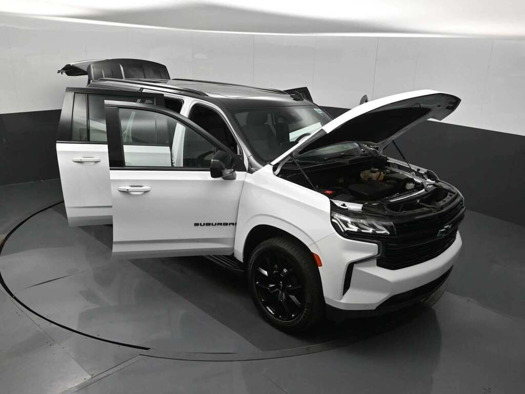 2023 Chevrolet Suburban 4WD RST