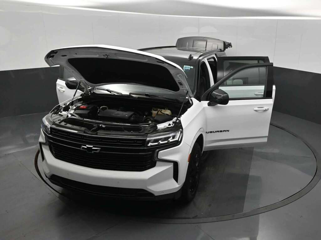 2023 Chevrolet Suburban 4WD RST