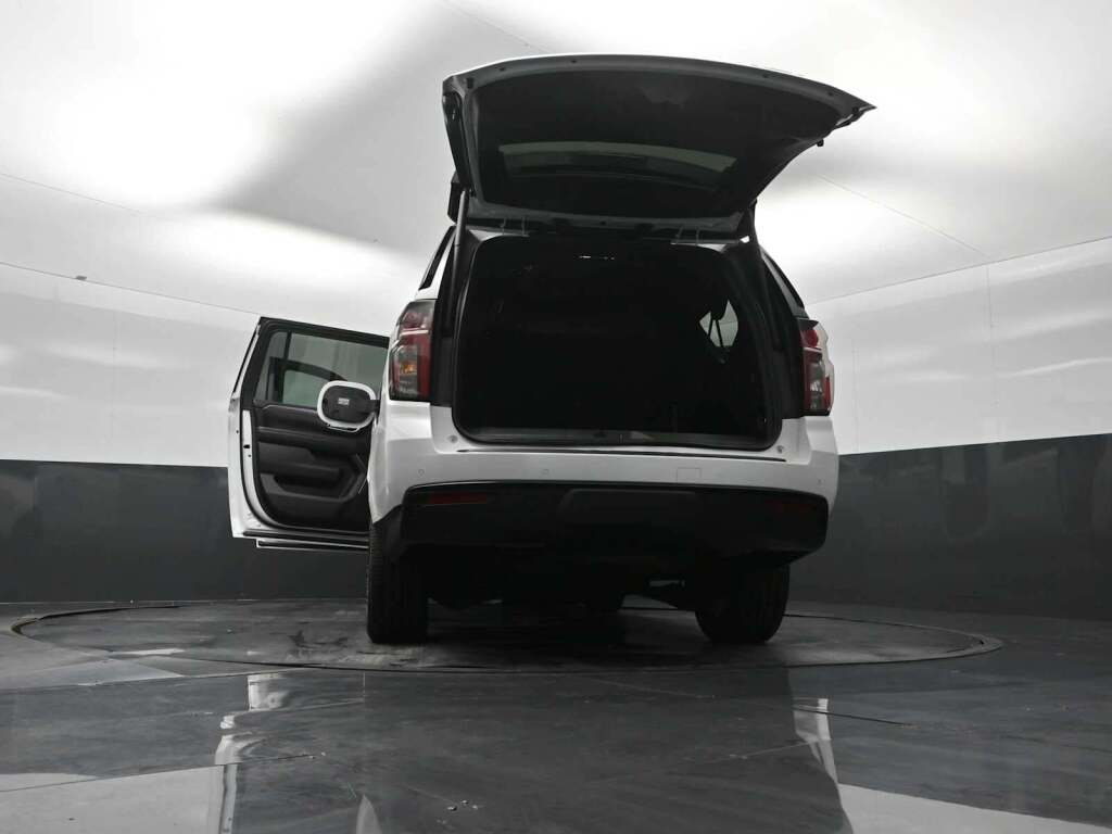 2023 Chevrolet Suburban 4WD RST