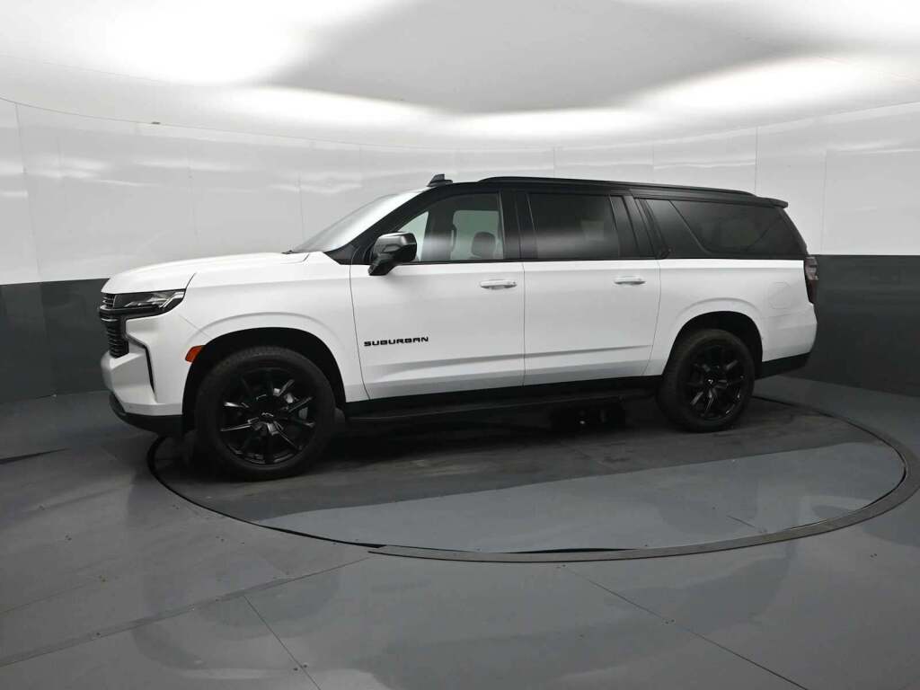 2023 Chevrolet Suburban 4WD RST
