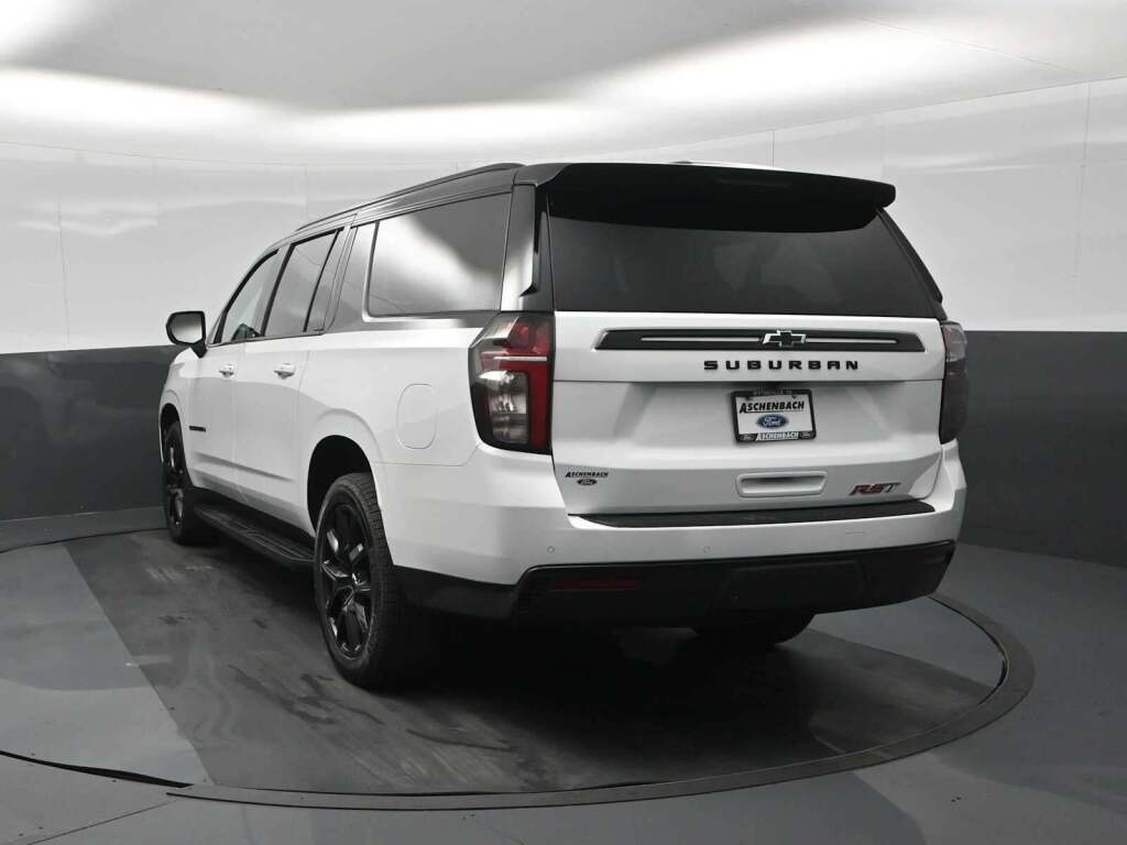 2023 Chevrolet Suburban 4WD RST