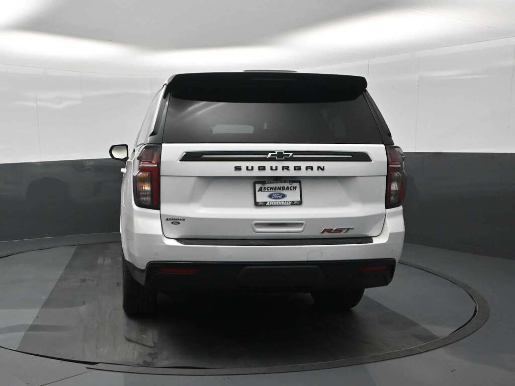 2023 Chevrolet Suburban 4WD RST