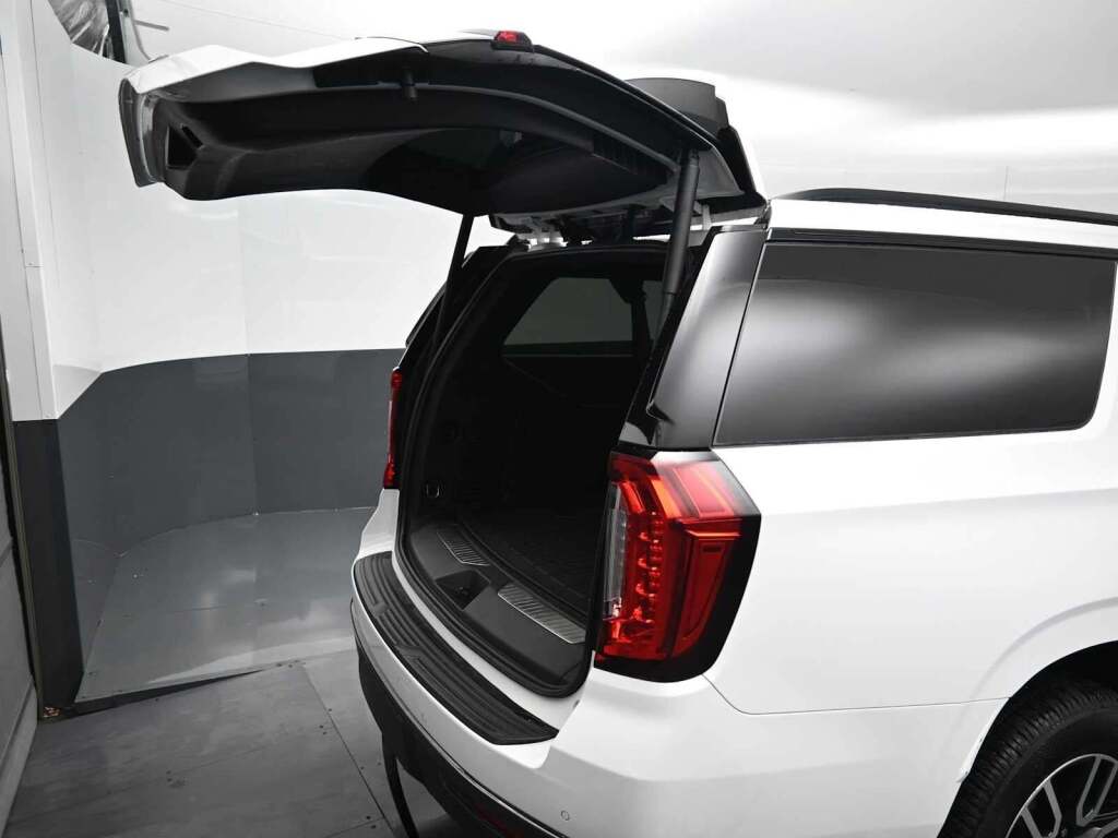 2022 GMC Yukon XL 4WD AT4