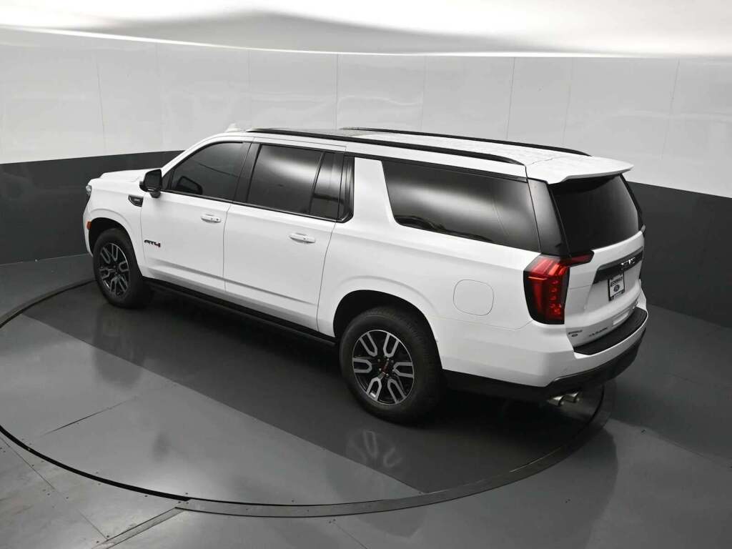 2022 GMC Yukon XL 4WD AT4