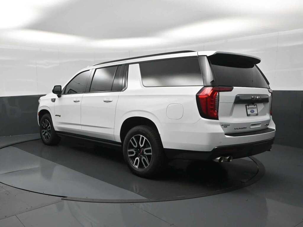 2022 GMC Yukon XL 4WD AT4