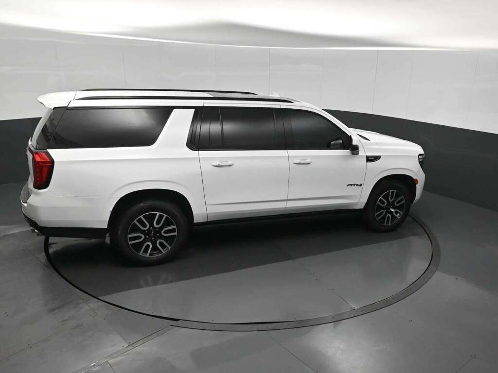 2022 GMC Yukon XL 4WD AT4