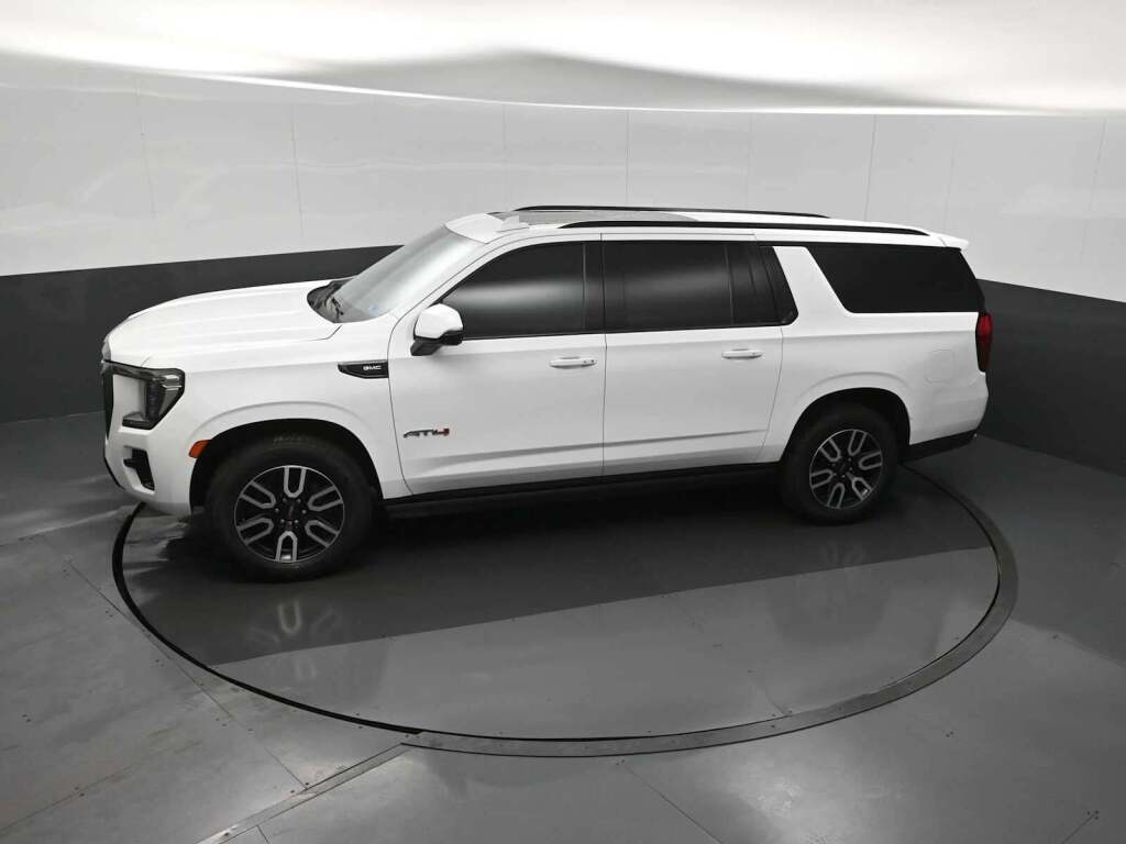 2022 GMC Yukon XL 4WD AT4