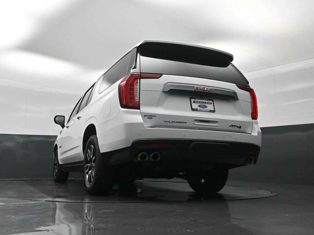 2022 GMC Yukon XL 4WD AT4